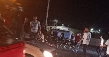 تريلا تدهس توك توك أعلى كوبري بدمياط ومصرع شخص جراء الحادث – حوادث وأحداث