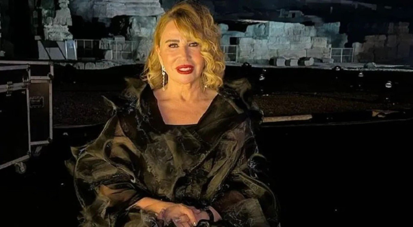 في أول ظهور لهما بعد زواجهما إيناس الدغيدي عن زوجها: بيقولي بحبك 30 مرة في اليوم 